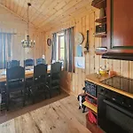 Σπίτι διακοπών 4 Bedroom Stunning In *