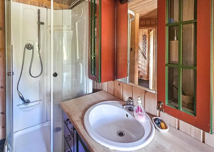 4 Bedroom Stunning In בית נופש *